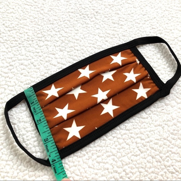 🔴 5 for $10 ONE Zenana Star Print Brown Face Mask - Picture 4 of 7